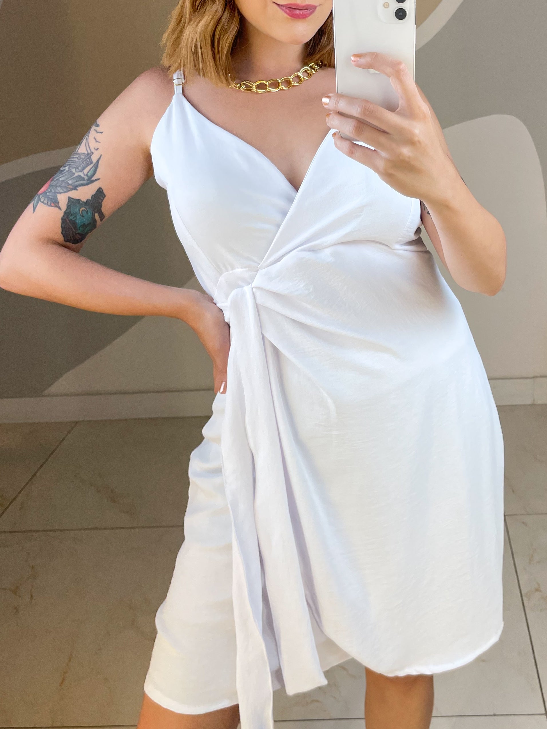 Vestido de Alça Curto com Amarração na Cintura